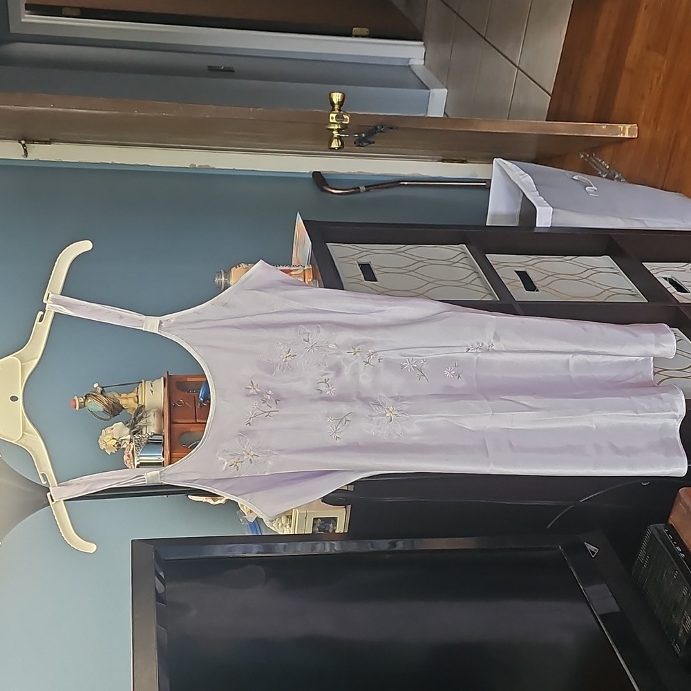Elegant Lavender Embroidered Robe Set - Picture 2 of 6
